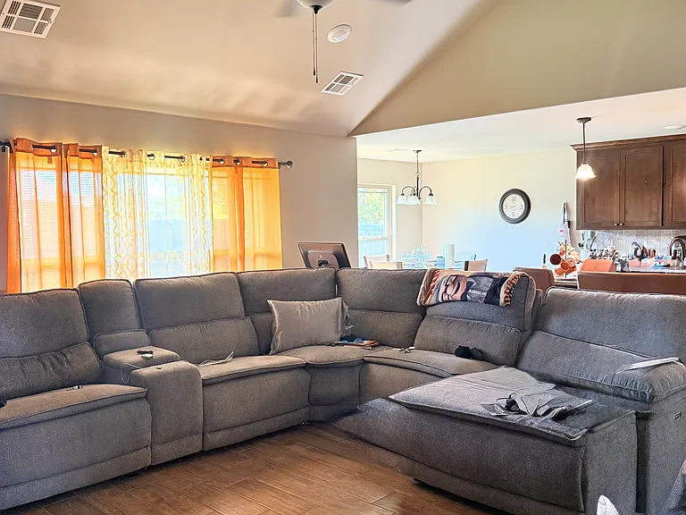 28 NE Summerwood Dr — Photo 3