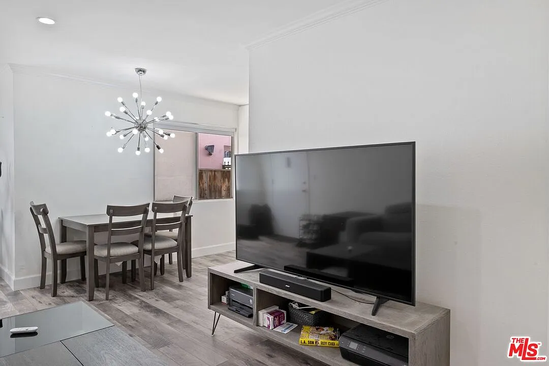 1 bed, 2.0 bath, 823 sqft, $2,999 — Photo 3
