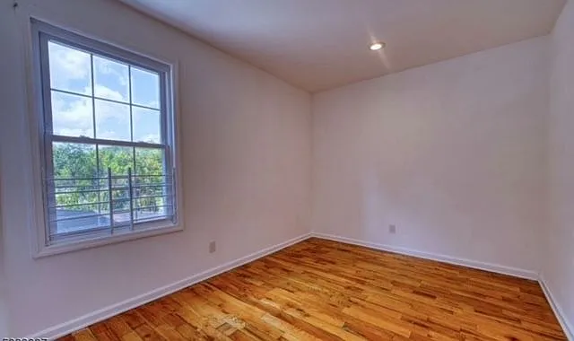 3 bed, 1.0 bath, 1247 sqft, $2,300 — Photo 2