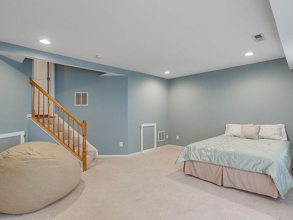 3rd image of 42744 Montevista Sq