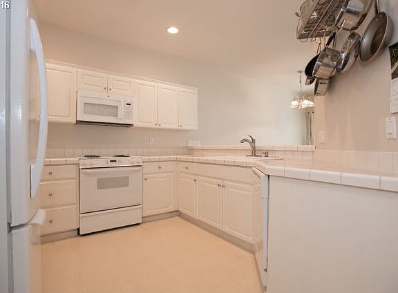 5th image of 10269 SW 87th Ave