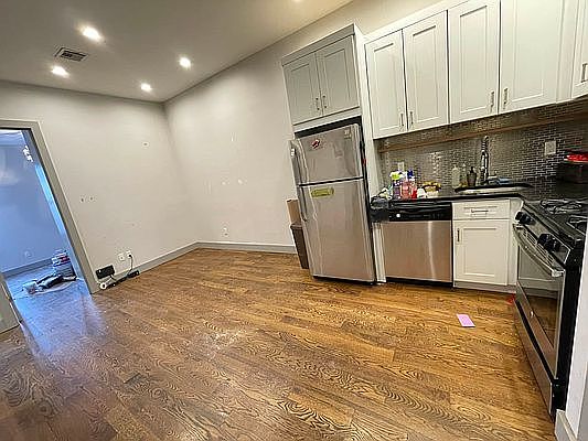 4th image of 1252 Jefferson Ave #3X