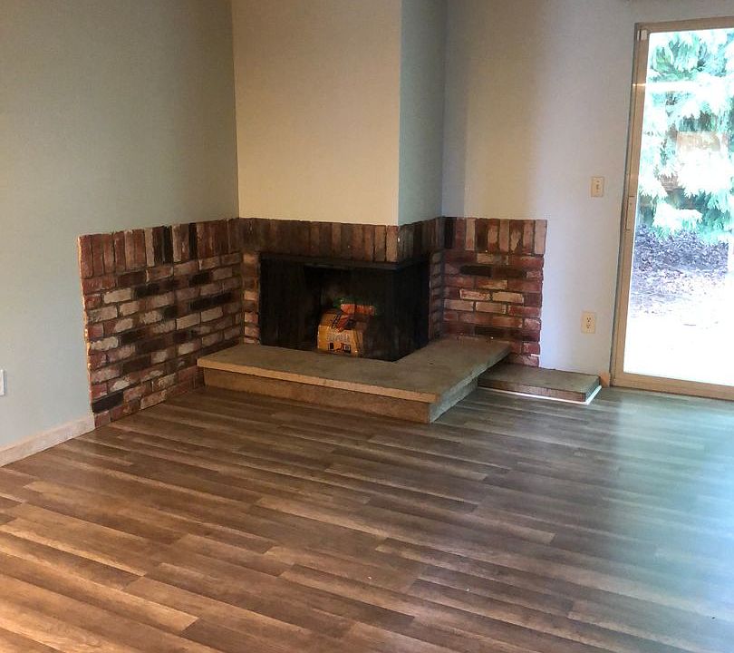 1st image of 951-965 26th Pl NE