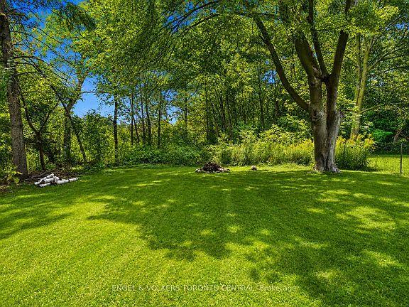 2nd image of 204 Cox Mill Rd
