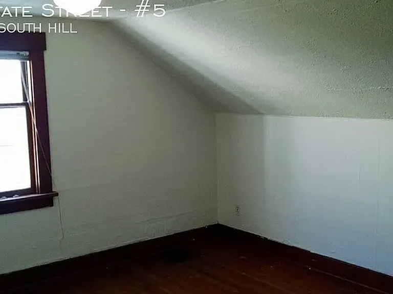 617 N State St — Photo 9