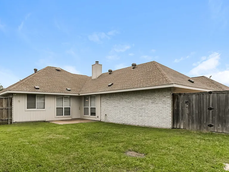 1211 Old Knoll Dr — Photo 16