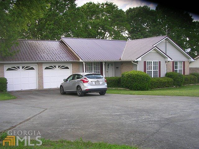 1st image of 353 Oakwood Dr