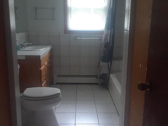 5th image of 426 Viking Blvd NE