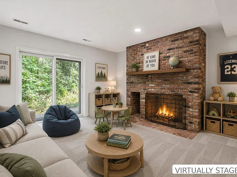 882 Coachway — Photo 32