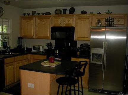 3rd image of 9401 Stawell Dr