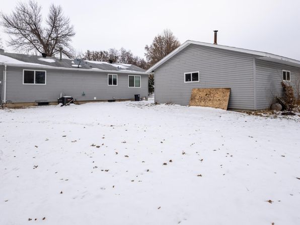 3006 Madison Ave N, Fargo, ND 58102