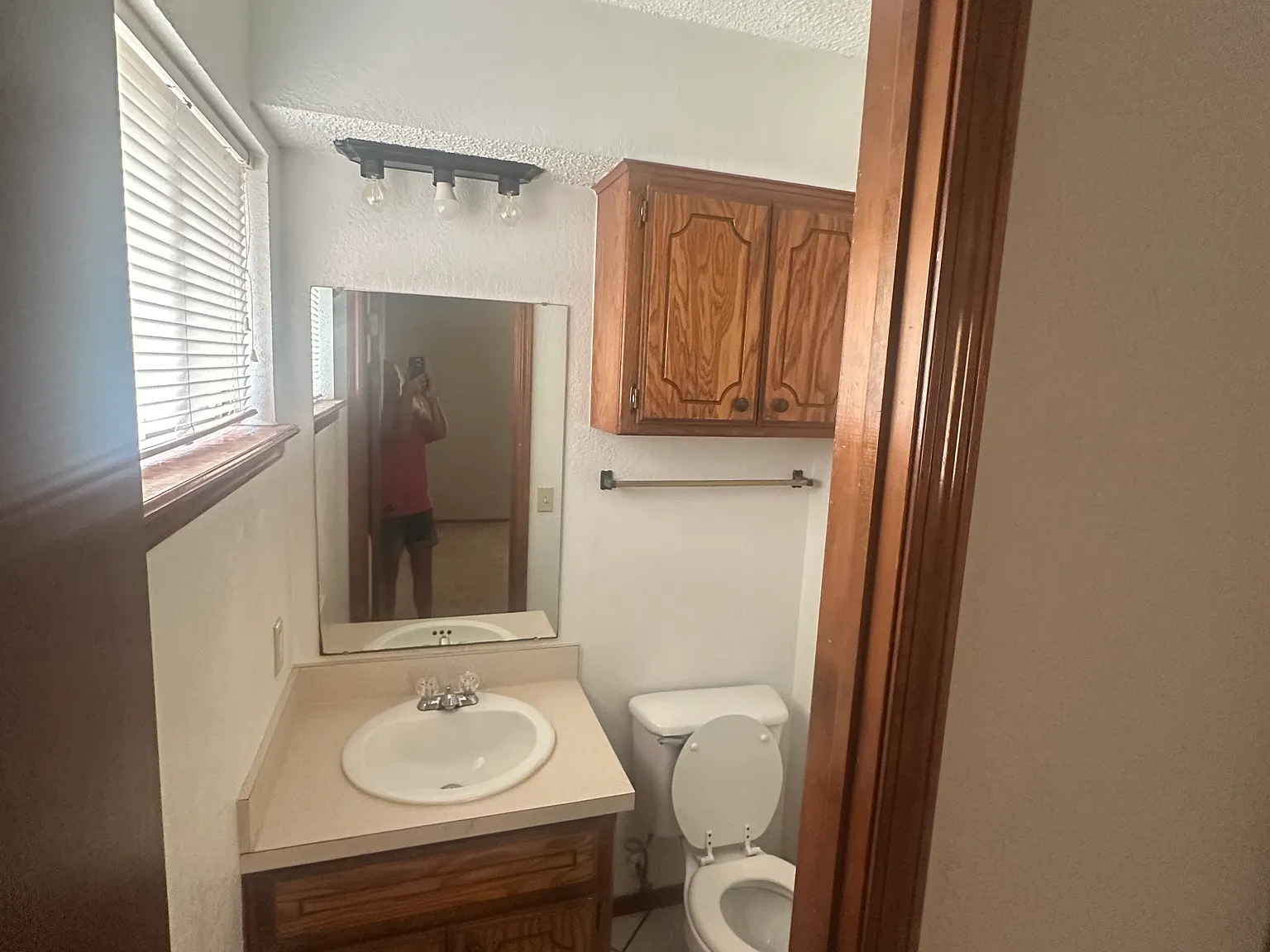 4 bed, 1.5 bath, 1200 sqft, $1,400 — Photo 3