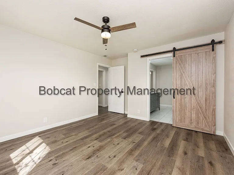 1121 Spruce St — Photo 19