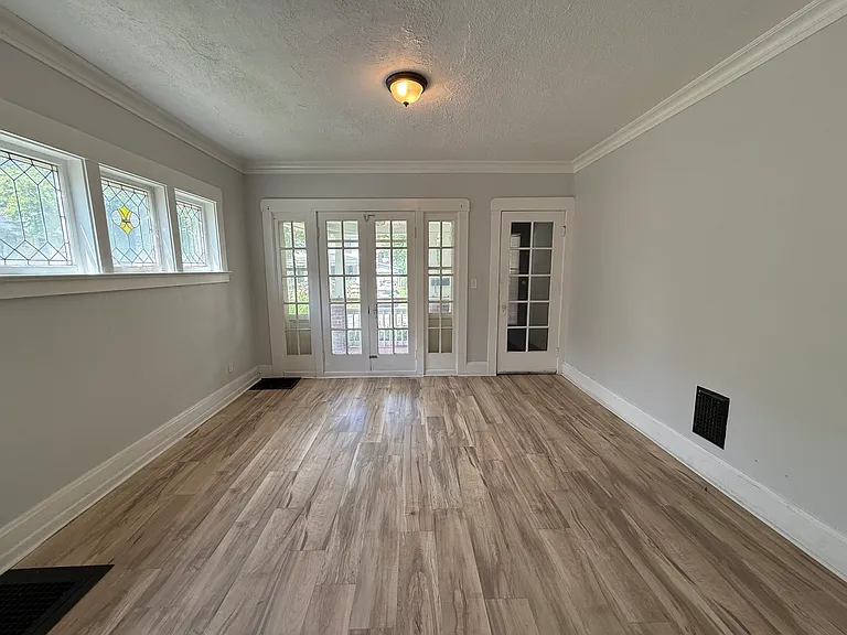 29-31 Ellicott St #31 — Photo 5