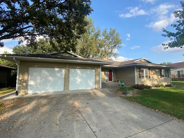 1034 Forty Oaks Dr, Story City, IA 50248