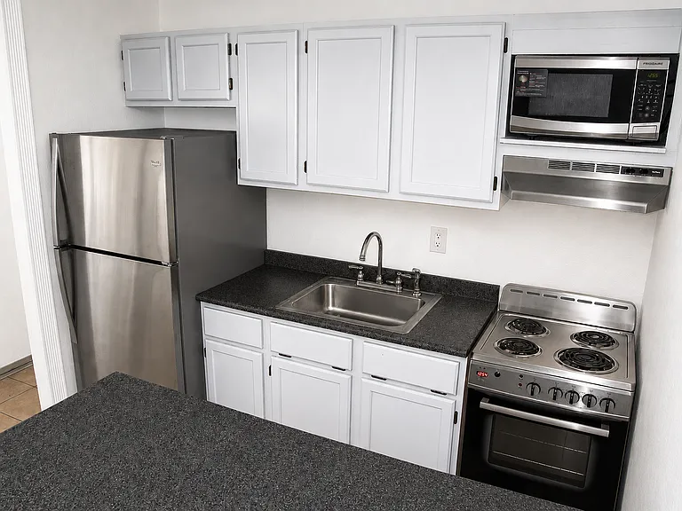 345 Michigan Ave #8 — Photo 7