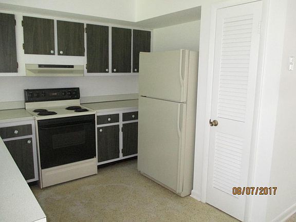 5th image of 110 NW Airoso Blvd