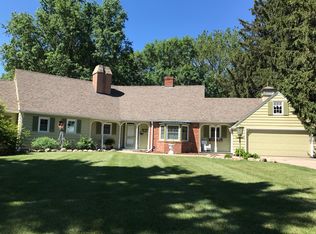 521 Derbyshire Rd, Waterloo, IA 50701