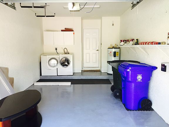 Single car garage with W/D