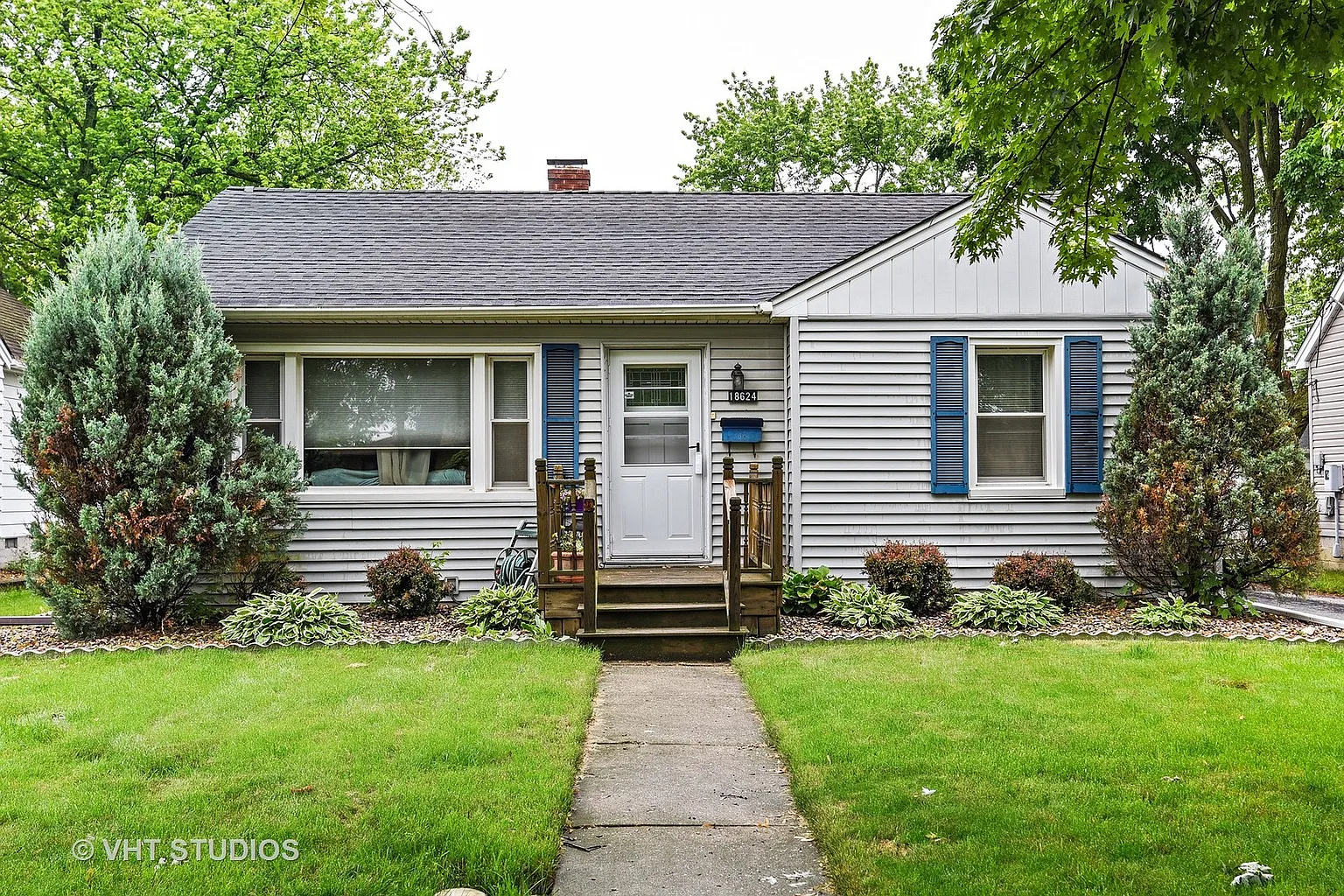18624 William St photo 1