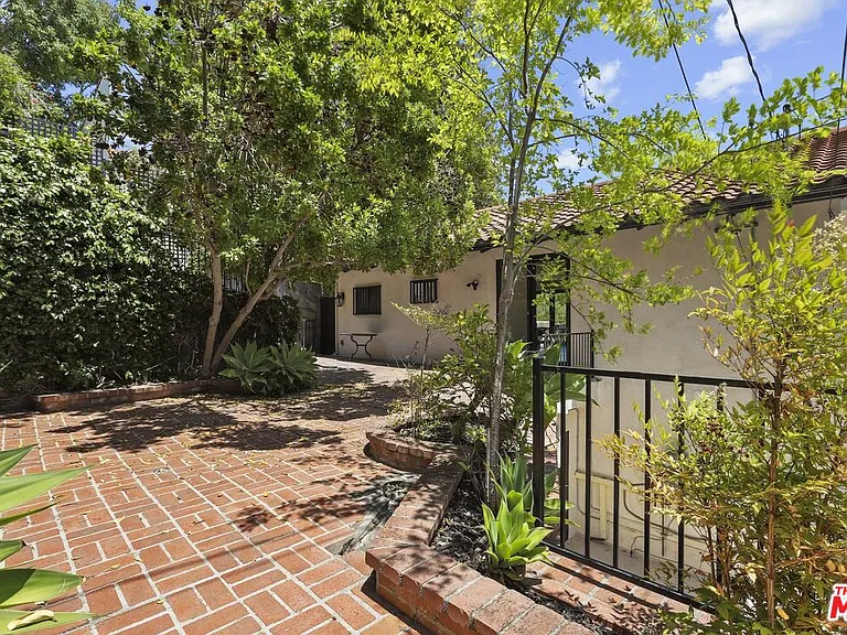 5940 Manola Way — Photo 32
