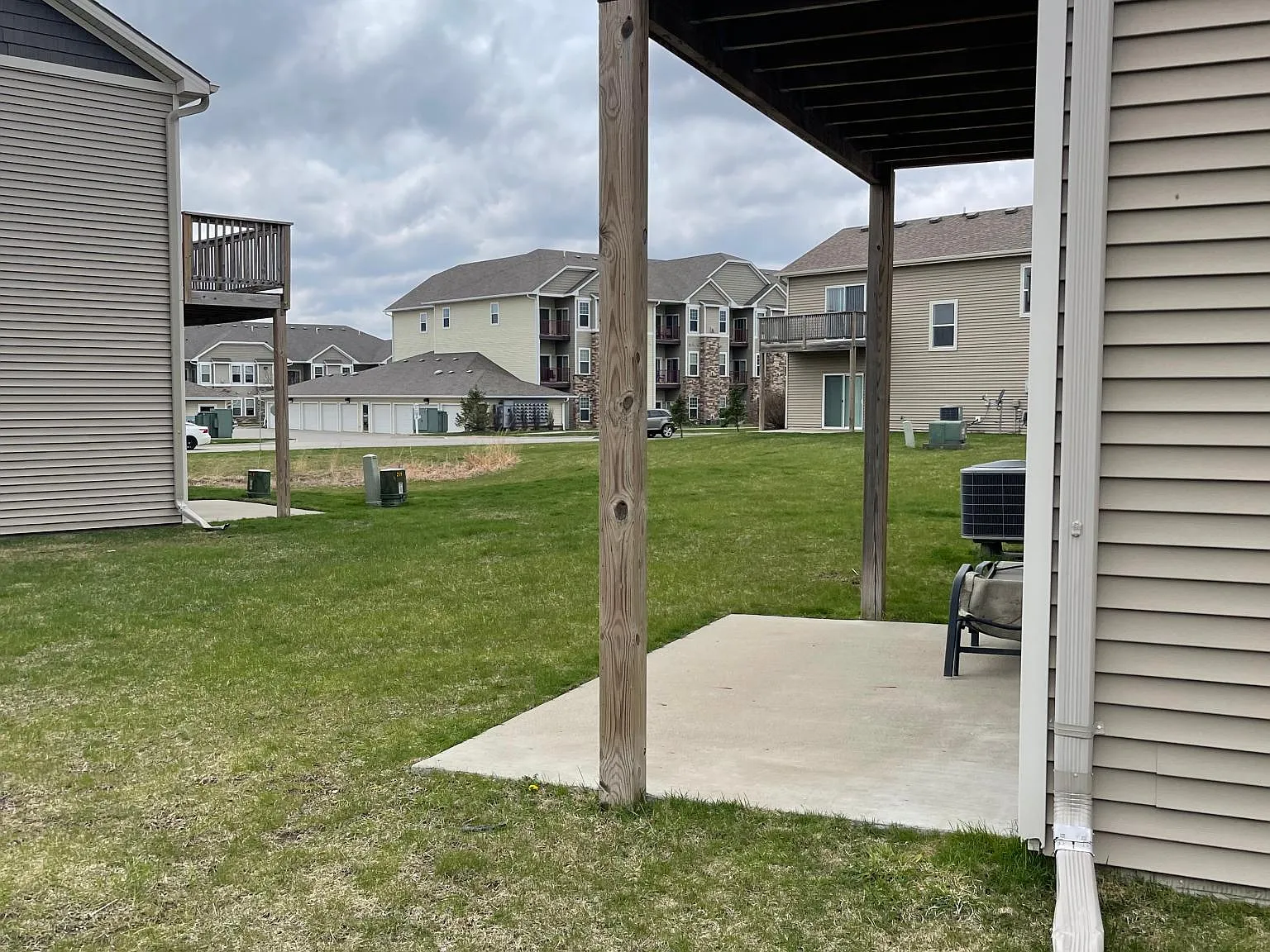 3 bed, 2.5 bath, 1434 sqft, $1,795 — Photo 2