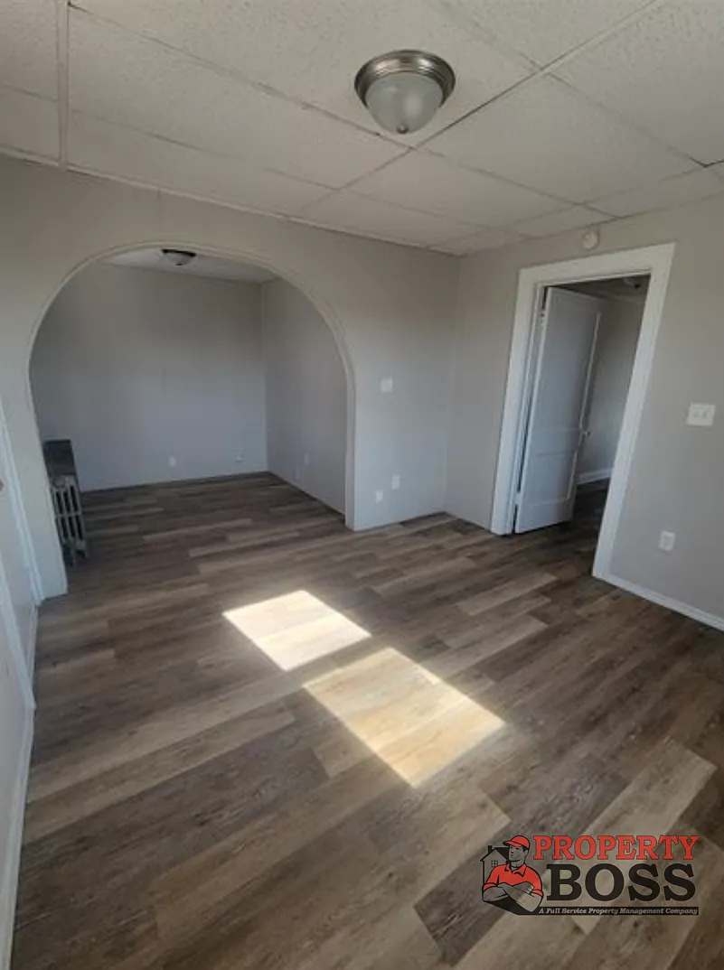 3843 Euclid Avenue 2nd E.C — Photo 2