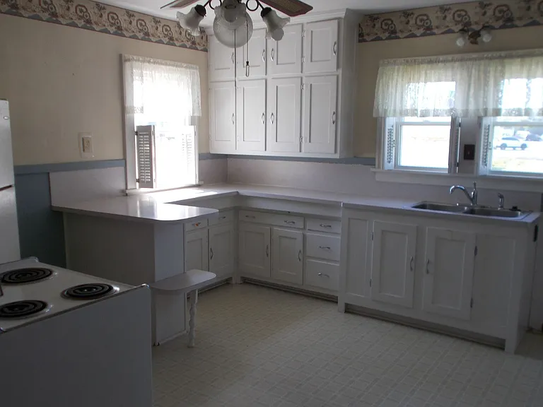 3611 Chester Blvd — Photo 13
