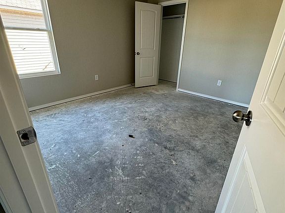 5th image of 47 Farmhouse Cir