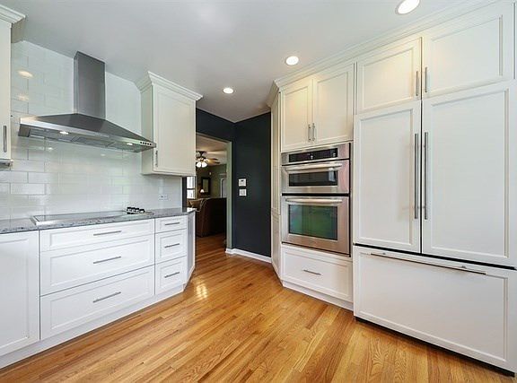 STATE OF THE ART KITCHEN WITH INDUCTION COOKING VIKING APPLIANCES