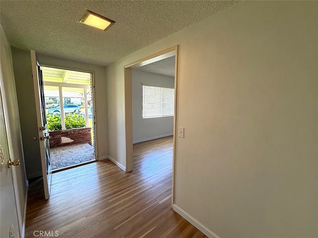 3 bed, 1977 sqft, $4,500 — Photo 4