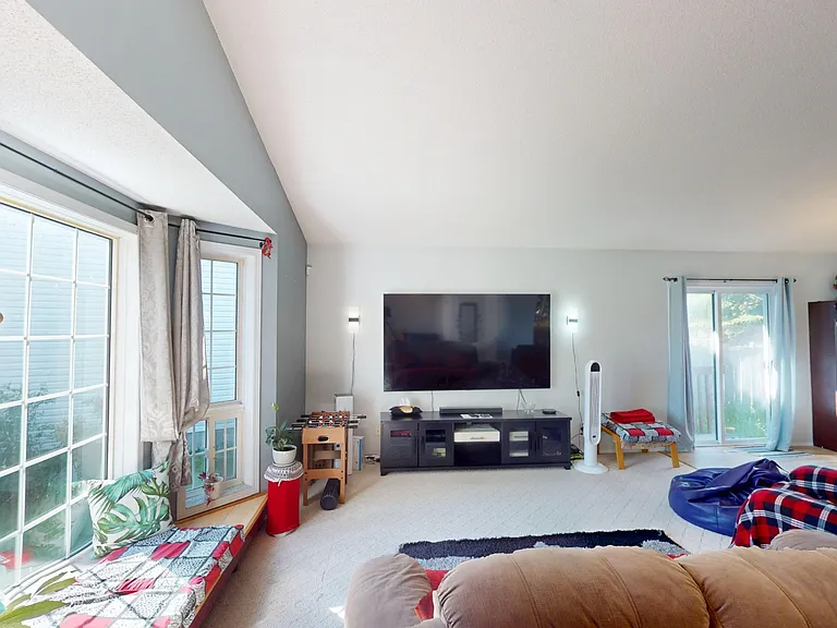 44 Covington Mews NE — Photo 4