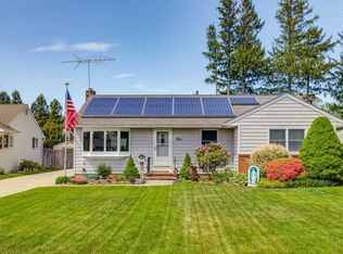 4 Coronet Cres, Bethpage, NY 11714