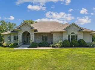3090 59th Street Trl, Vinton, IA 52349