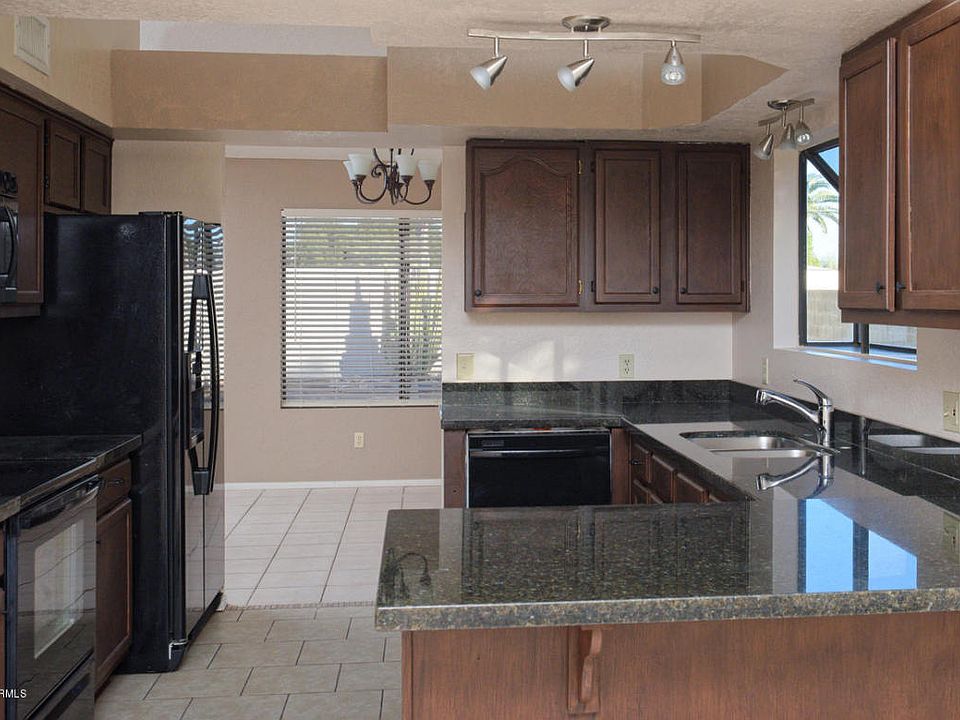 1st image of 617 N Balboa Cir
