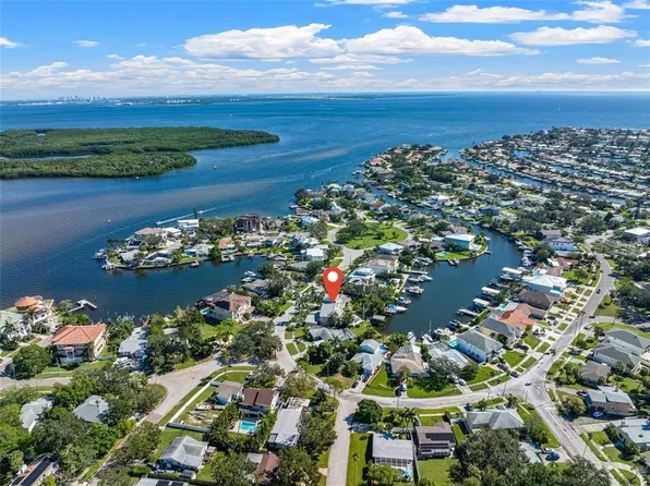 1902 Arrowhead Dr NE, Saint Petersburg, FL 33703