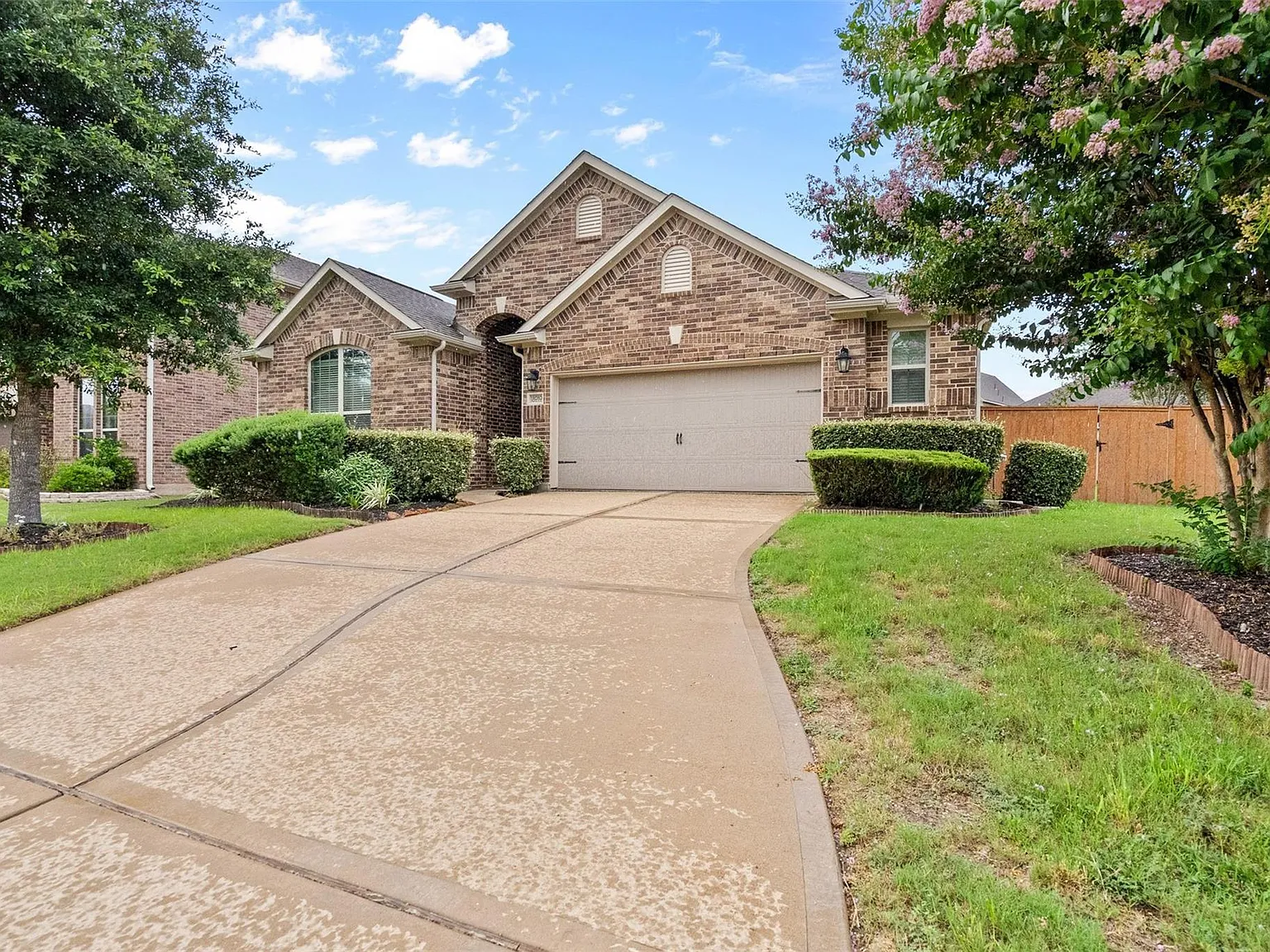3 bed, 2.0 bath, 2087 sqft, $2,550 — Photo 3
