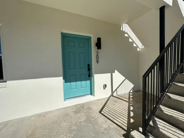 209 Sailfish Dr E, Atlantic Beach, FL 32233