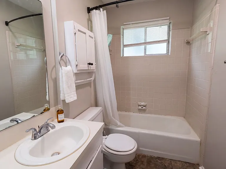 1523 Teekell St — Photo 4