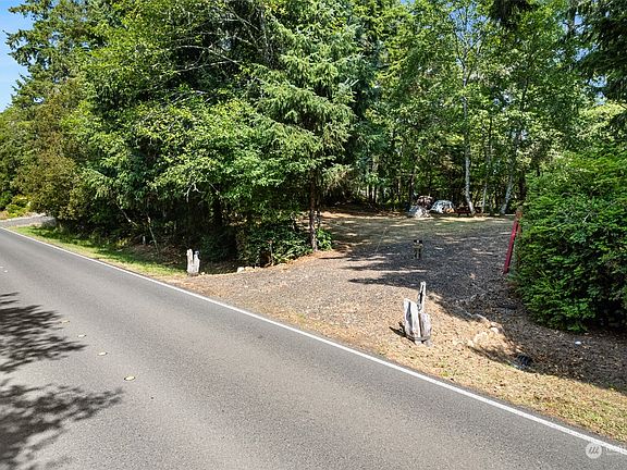 2nd image of 220 Duck Lake Drive SE
