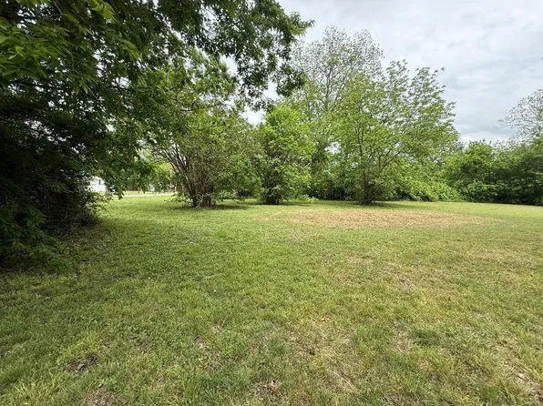 304 Hill St, Farmersville, TX 75442