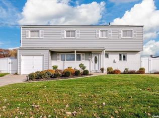 229 W 20th St, Deer Park, NY