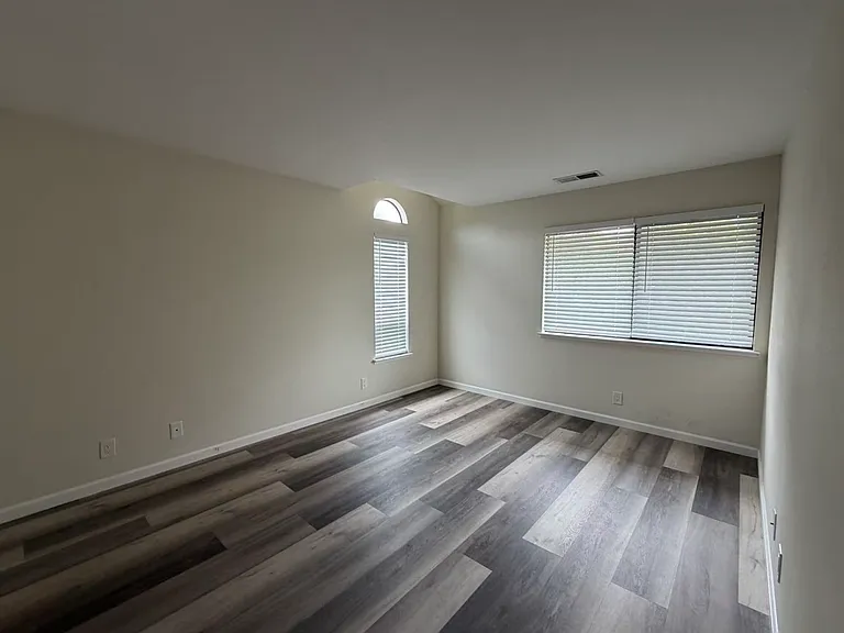 118 Mission Dr — Photo 4
