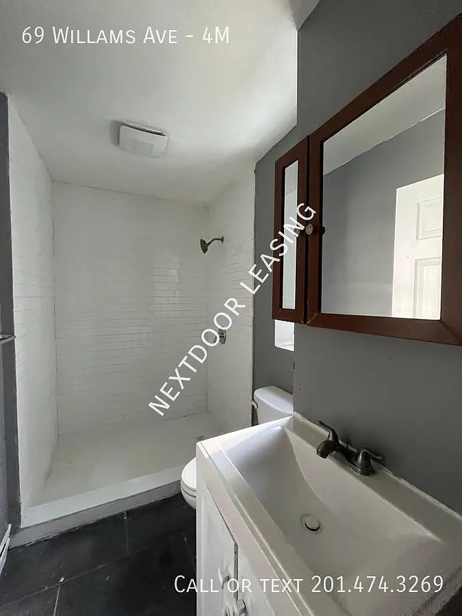Building Photo - 69 Williams Ave #4M