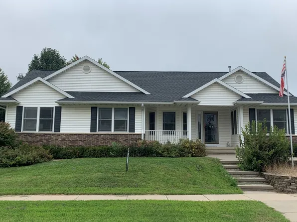 199 Shelly Dr, Robins, IA 52328