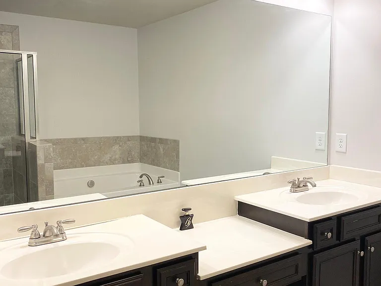 390 Holdings Dr — Photo 12