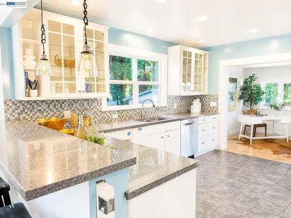 10907 Julius St, Oakland, CA 94605