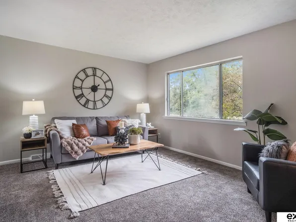 6304 N 53rd St, Omaha, NE 68104