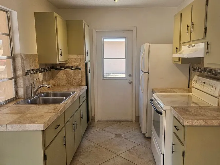 1225 Armsdale Ave — Photo 8