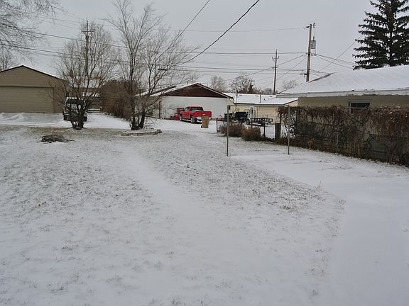 3rd image of 616 14th St SE #1